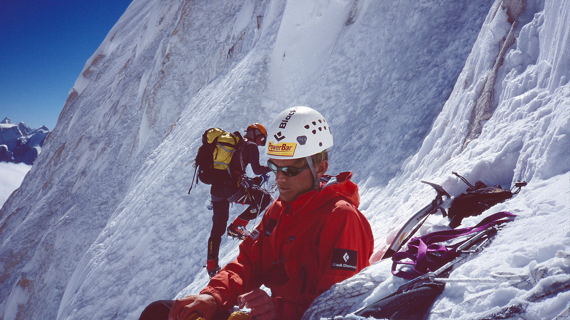 Mike van Berkel en Melvin onder het eerste steile ijs, Thalay Sagar