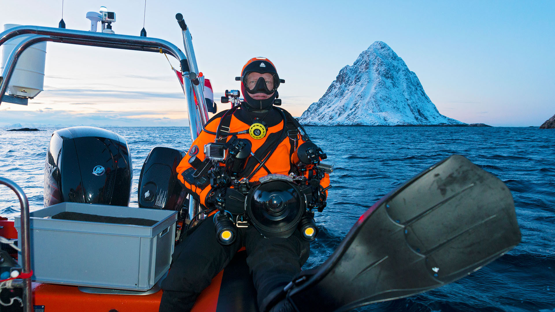 expeditie orka's bultruggen - Avonturier Melvin Redeker in duikuitrusting