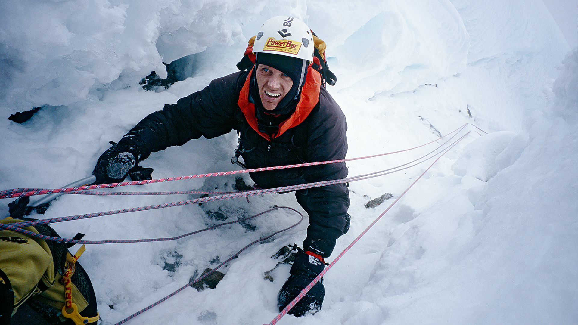 Mike van Berkel in sneeuwflutes naar topgraat op 6750 meter, Thalay Sagar