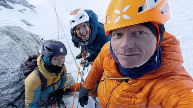 Crew resource management in actie. Een goed functionerend team van bergbeklimmers beschikt over alle niet-technische vaardigheden die nodig zijn voor goed teamwork volgens CRM.
