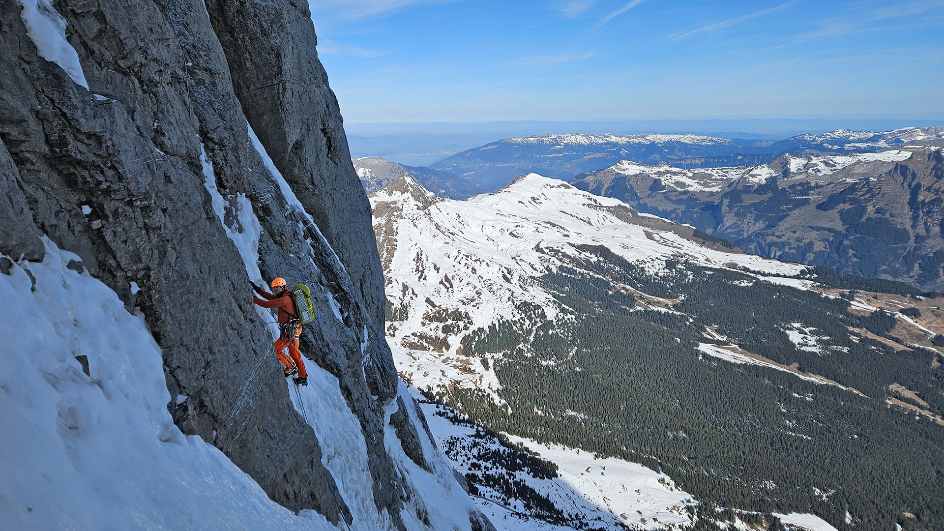 Melvin Redeker in de Eiger noordwand. De icehose passage.
