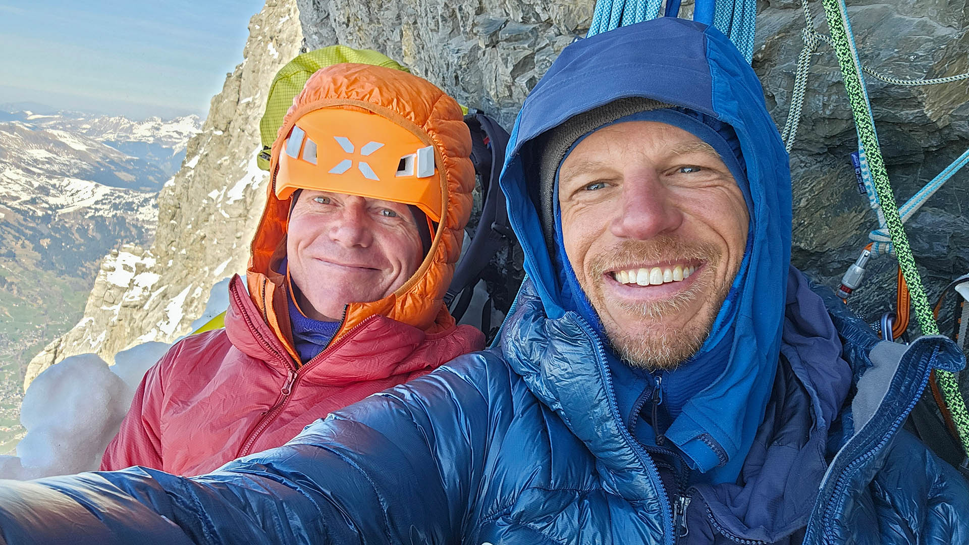 Jelle (R) en Melvin in de Eiger noordwand, het dodenbivak.