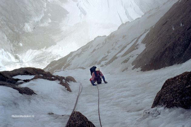 Piethein in de steile klim door de noordwand van de Grand Pillier d'Angle naar de top van de Mont Blanc